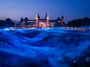 Waterlicht, 2015–present, LEDs, software, lenses, humidity, installation view at Museumplein, Amsterdam, 2015. Artwork © Daan Roosegaarde