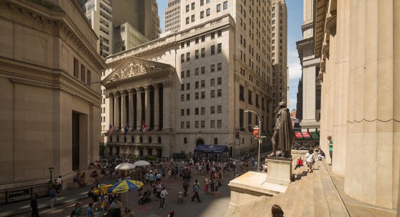Intersection of Broad Street and Wall Street with New York Stock Exchange and the Federal Hall. Wikipedia.