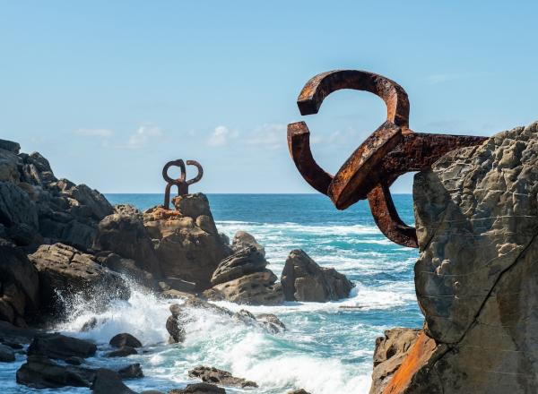 Eduardo Chillida, Comb of the Wind XV (Peine del viento XV), 1976. Steel. Paseo Eduardo Chillida, San Sebastián