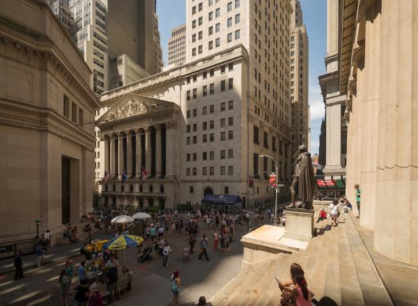 Intersection of Broad Street and Wall Street with New York Stock Exchange and the Federal Hall. Wikipedia.