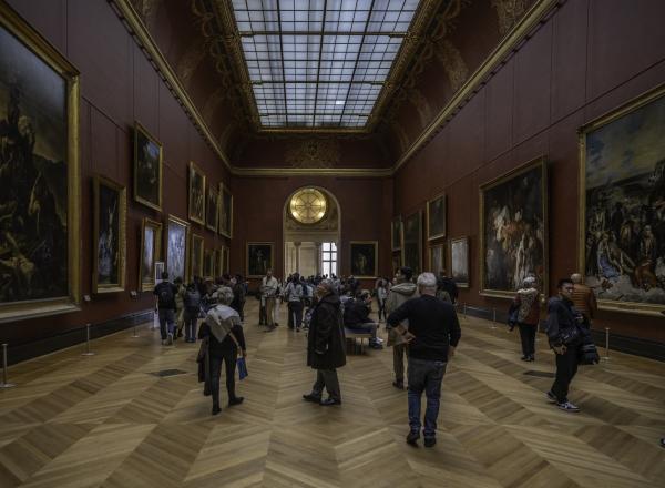 Visitors in the Louvre Museum. WikiCommons.